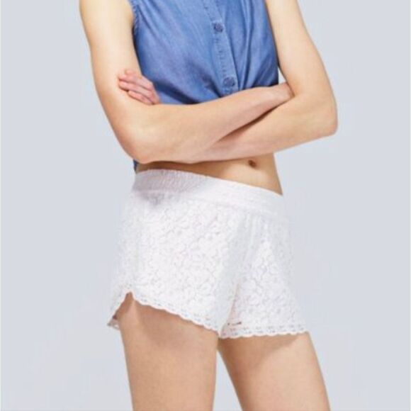 Aritzia Talula Beatrice Lace Shorts - Picture 1 of 5
